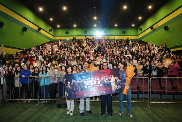 《潜行》电影在青岛举行路演，演员李亚平、林家栋、彭于晏等主创人员向缉毒警队致敬