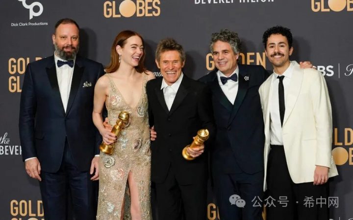希腊导演欧格斯·兰斯莫斯执导的电影《可怜的东西》赢得了金球奖